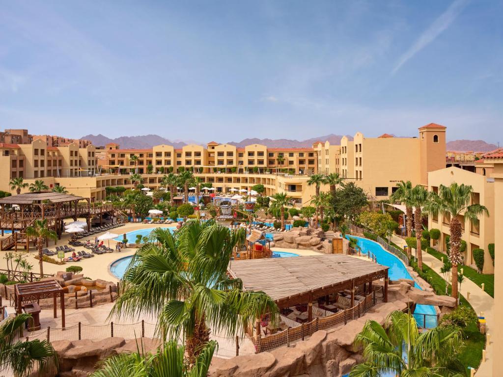 Coral Sea Aqua Club Resort